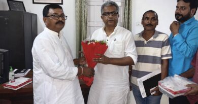 नगर परिषद बनमनखी के सभापति प्रतिनिधि नरेश यादव जी अपने पार्षदों के साथ पटना स्थित नगर विकास एवं आवास विभाग के  मंत्री  नीतीश मिश्रा जी से शिष्टाचार मुलाकात किया